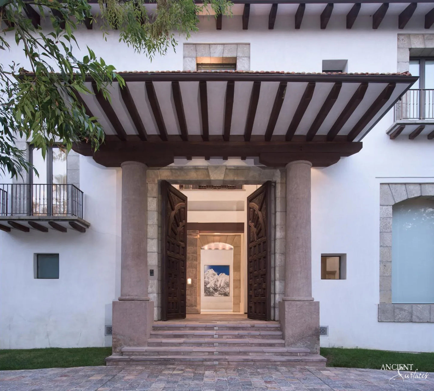 antique-limestone-columns-natural-stone-columns-historic-architectural-elements-reclaimed-limestone-columns-weathered-stone-columns-ancient-surfaces-antique-stone-architecture-european-antique-columns-hand-carved-limestone-columns-authentic-architectural-salvage-luxury-stone-columns-timeless-stone-design
