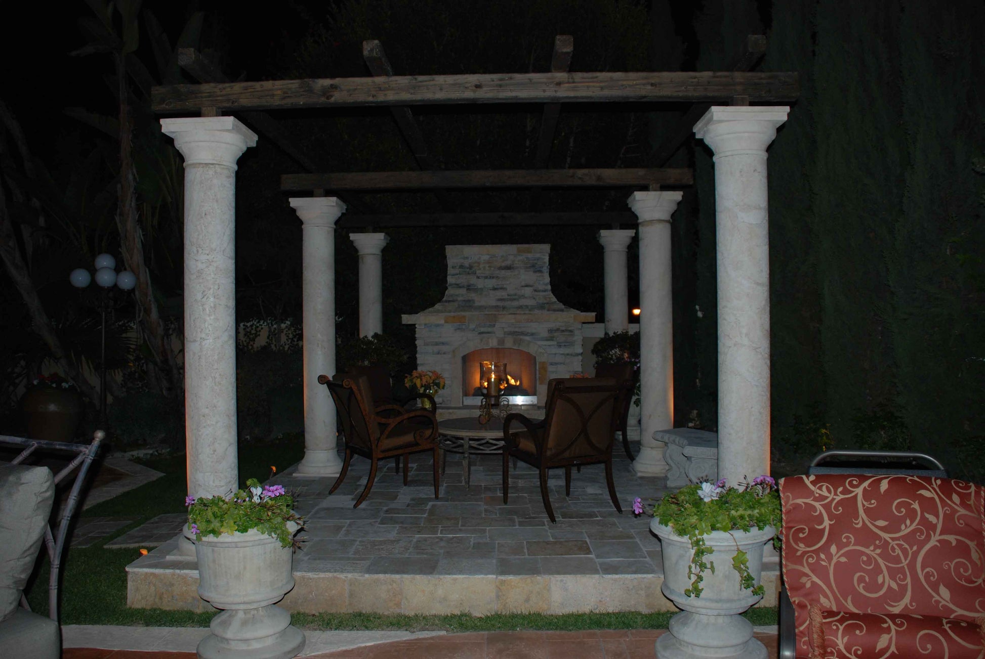 antique-limestone-columns-natural-stone-columns-historic-architectural-elements-reclaimed-limestone-columns-weathered-stone-columns-ancient-surfaces-antique-stone-architecture-european-antique-columns-hand-carved-limestone-columns-authentic-architectural-salvage-luxury-stone-columns-timeless-stone-design
